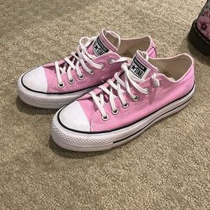 Low top platform pink converse